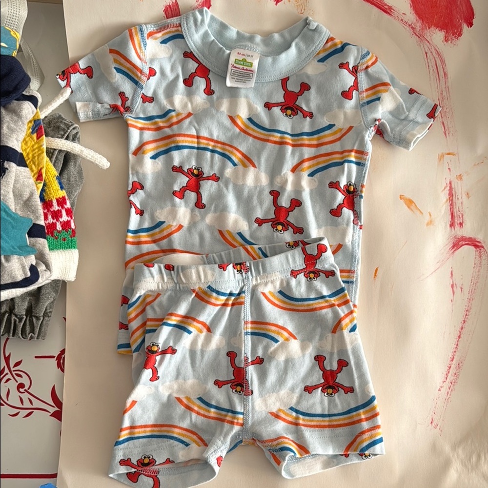 Hanna Andersson Short Sleeve Pajama Set with Rainbow and Elmo Print
